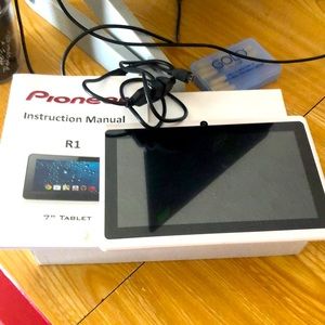 Pioneer R1 7” Tablet